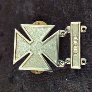 U.S. Army WWII Sterling Silver Rifle Marksman Pin